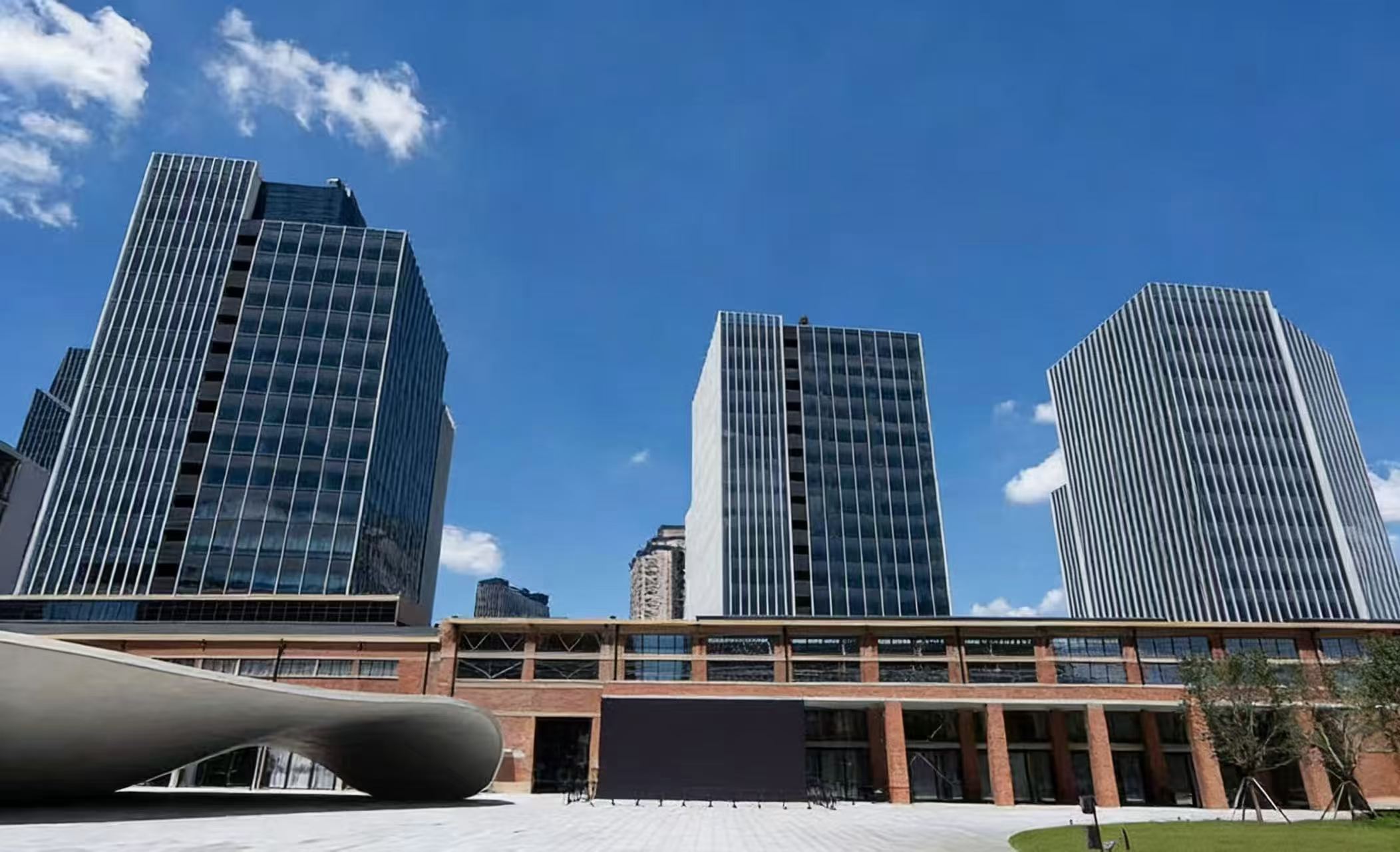 周边IM长宁国际商业街景